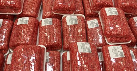 Sieć handlowa Sainsbury’s wprowadza nowe opakowania. Millenialsi boją się dotykać mięsa