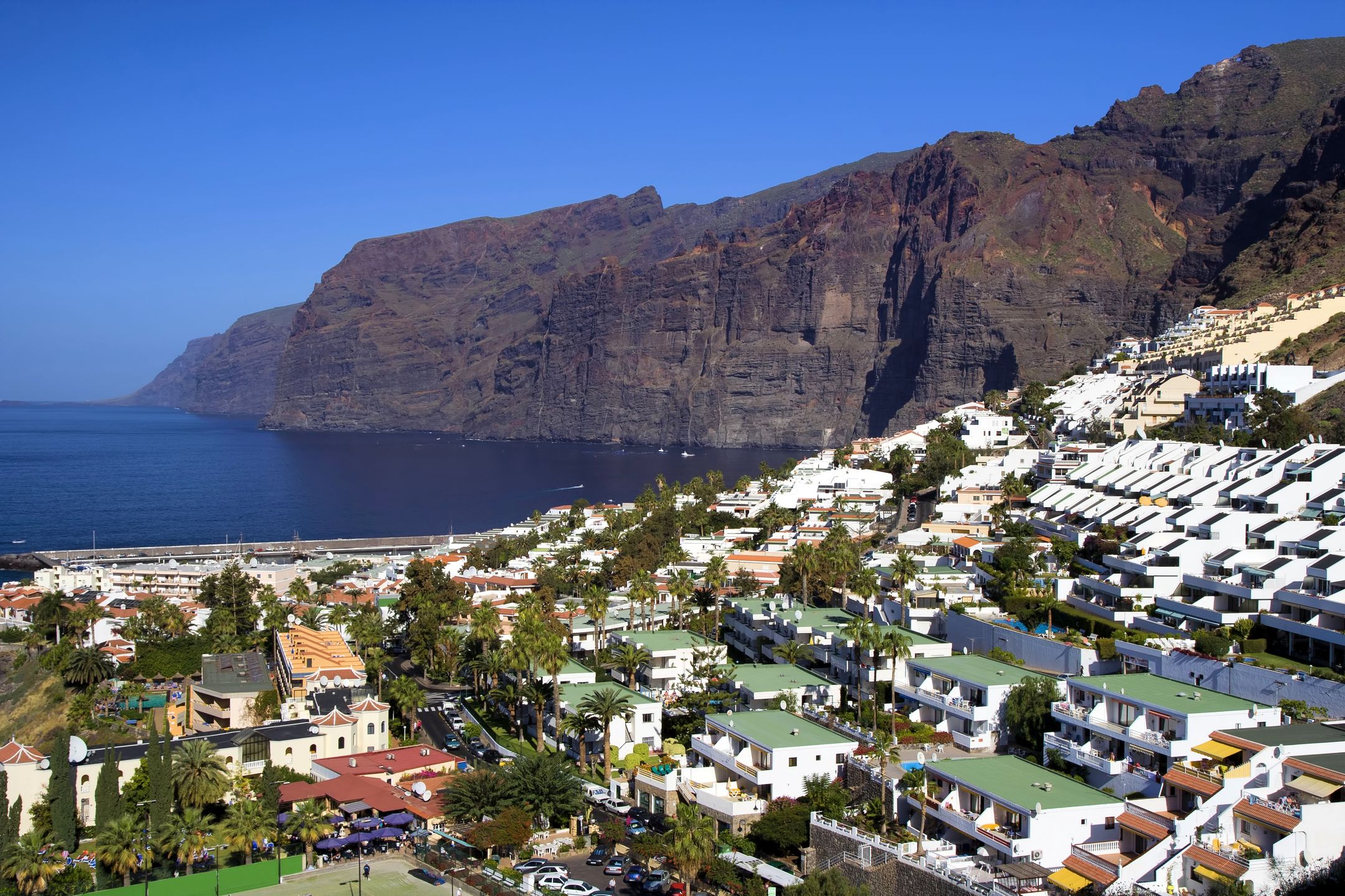 Monumentalne klify Los Gigantes na Teneryfie 