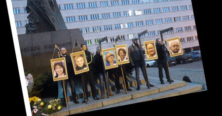 Katowice: narodowcy ustawili szubienice. Zawiesili na nich zdjęcia europosłów PO