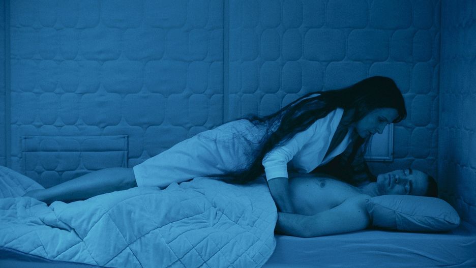 Juliette Binoche i Robert Pattinson w filmie "High Life"
