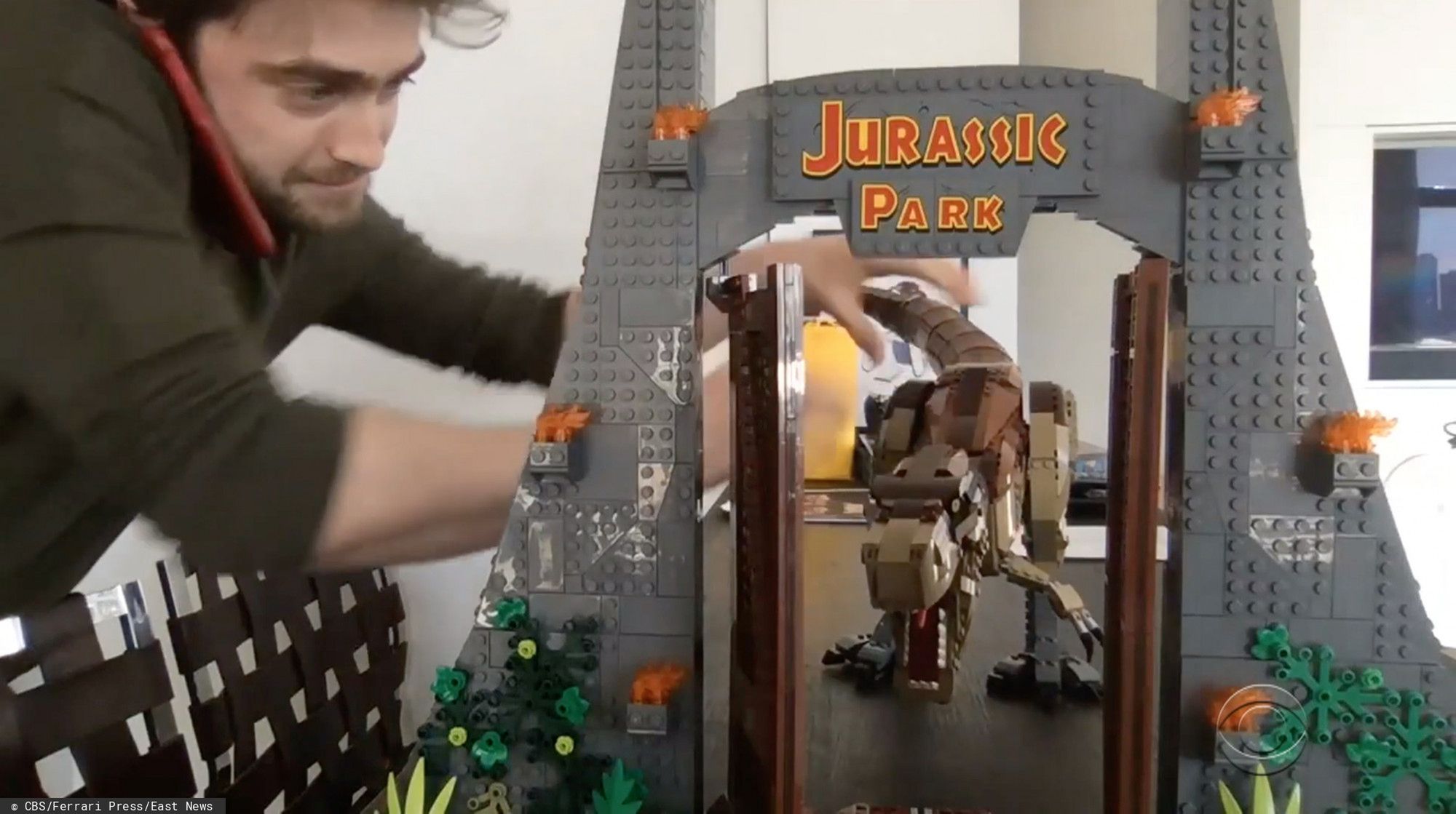 Daniel Radcliffe i jego dzieło z klocków LEGO. 