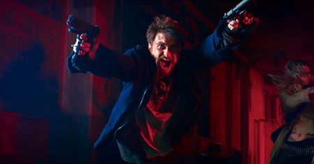 Daniel Radcliffe jako Guns Akimbo. Ostatecznie zrywa z wizerunkiem małego czarodzieja