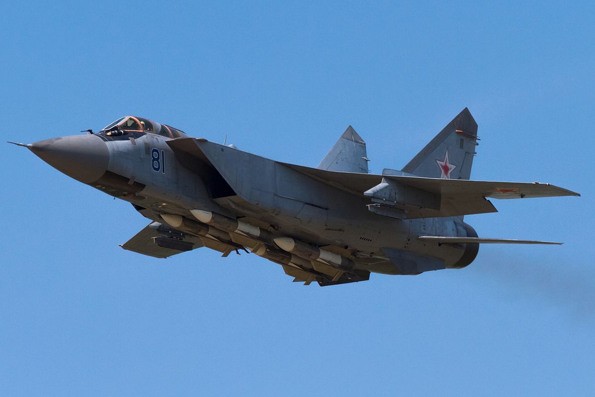MiG-25 to przykład samolotu zabezpieczonego przed działaniem EMP 