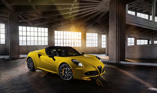 Alfa Romeo 4C Spider: emocjonująca propozycja na lato