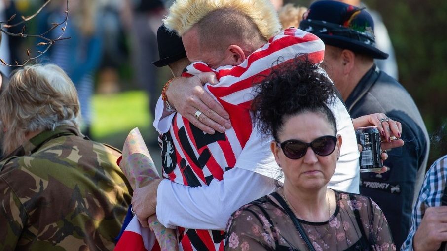 Fani płaczą na koncercie Keitha Flinta