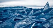 Jezioro Michigan pokryte kaflami lodu. Piękny fenomen natury