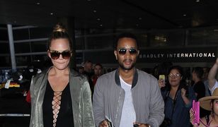 Chrissy Teigen i jej bardzo głęboki dekolt