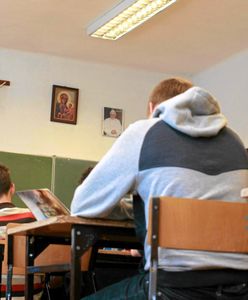 Siostry się modlą, więc zajęć nie ma. A dzieci czekały