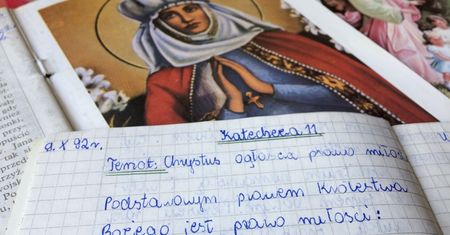 Religia poza szkołą? Polacy podzieleni