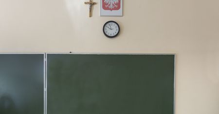 Bystra. Proboszcz miał uderzyć uczennicę dziennikiem. Postępowanie