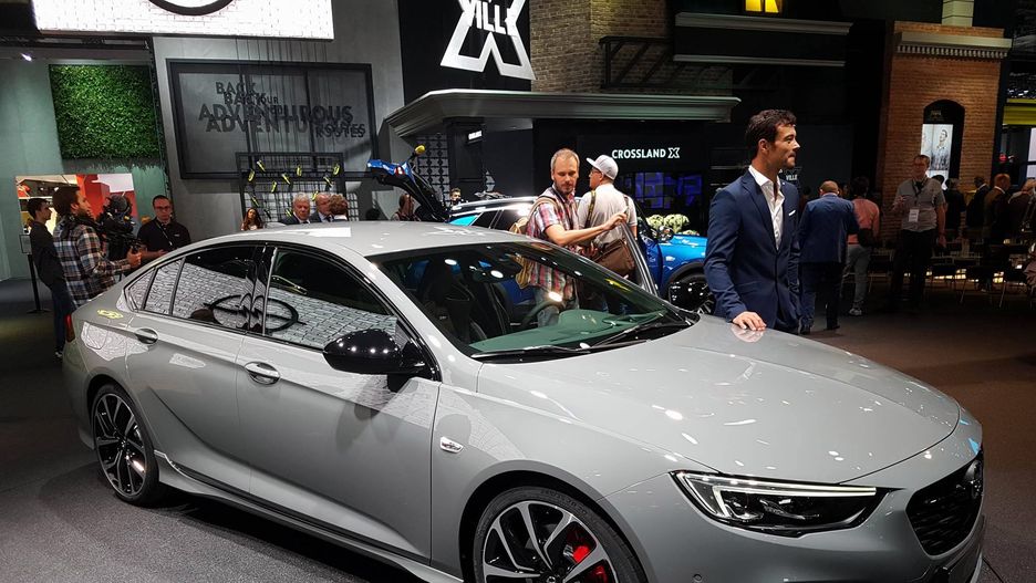 Opel Insignia GSi na salonie samochodowym we Frankfurcie