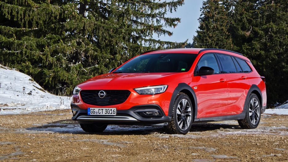 Opel Insignia Country Tourer wygląda jak terenowe kombi, ale taka ocena jest nieodpowiednia
