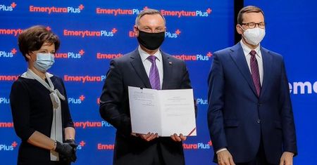 PiS o 14. emeryturze: realizujemy nasze zobowiązania; opozycja: potrzebne są rozwiązania systemowe