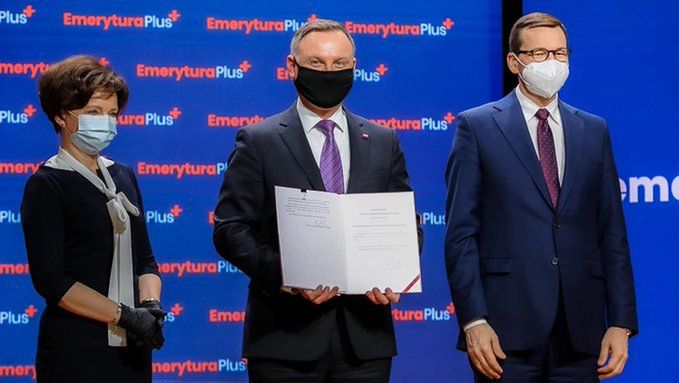 PiS o 14. emeryturze: realizujemy nasze zobowiązania; opozycja: potrzebne są rozwiązania systemowe