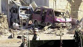 Okolice posterunku policji przed którym wybuchł samochód-pułapka