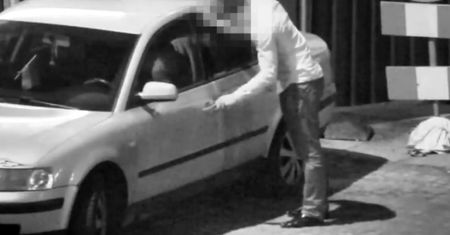 Pijany wsiadł za kierownicę pod okiem monitoringu. Daleko nie ujechał