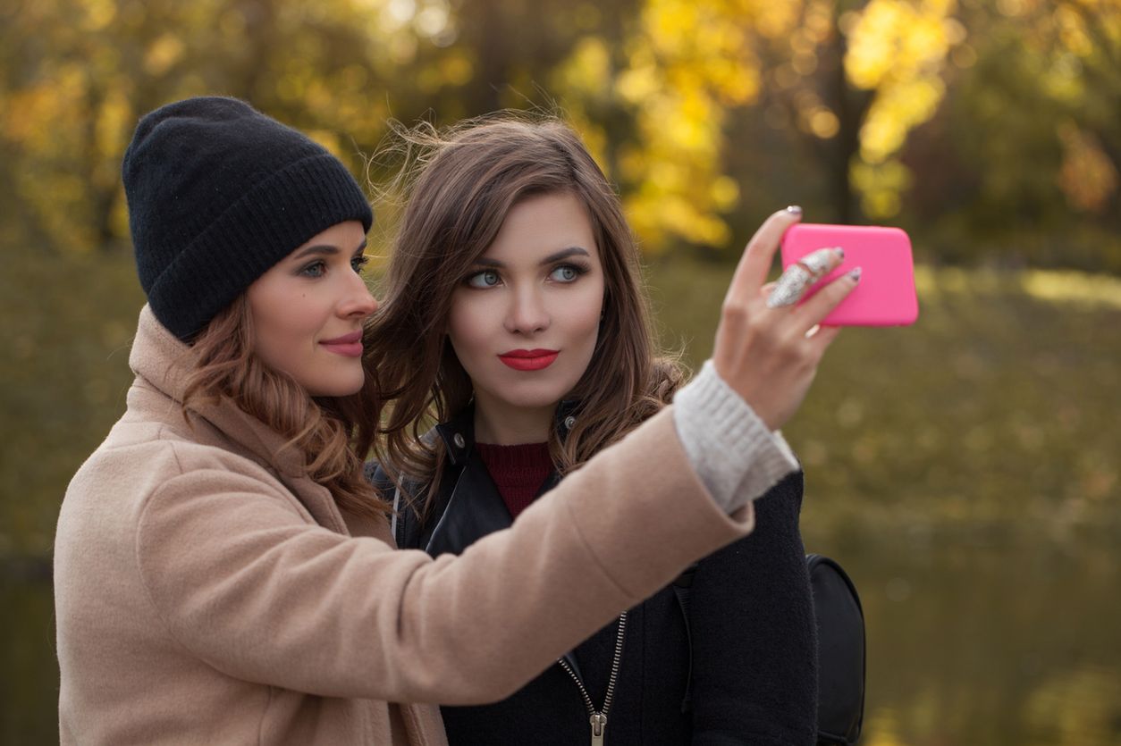 Jakie kosmetyki pomogą nam zrobić idealne selfie?