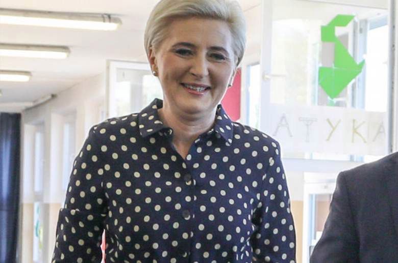 Agata Duda - fryzura i makijaż