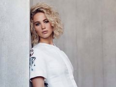 Naturalna Jennifer Lawrence w malezyjskim wydaniu "Elle"