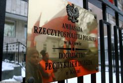 Ukraina. Protest przed polską ambasadą w Kijowie