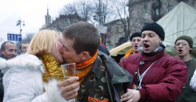 Poznali się i pobrali... na wiecu