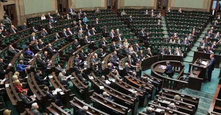Posłowie mniej wiarygodni od lekarzy