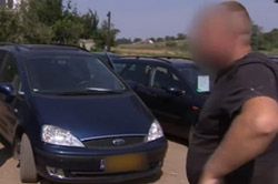 Nieuczciwy handlarz chciał sprzedać auto z przekręconym licznikiem