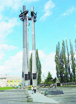 Student znieważył pomnik Stoczniowców