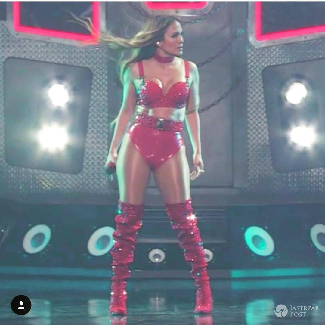Jennifer Lopez rozebrała się do stanika na swoim show