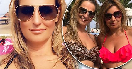 Seksowna Dominika Tajner wreszcie zrzuciła ciuszki! W towarzystwie zmysłowej przyjaciółki pręży swoje opalone ciało w bikini na wakacjach! Czy z jej ręki zniknął tatuaż dla Michała?