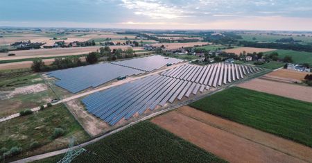 PGE buduje największą farmę fotowoltaiczną w Polsce. Dziesięć hektarów paneli słonecznych