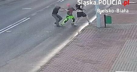 Atak nożownika. Przypadkowy świadek obezwładnił napastnika