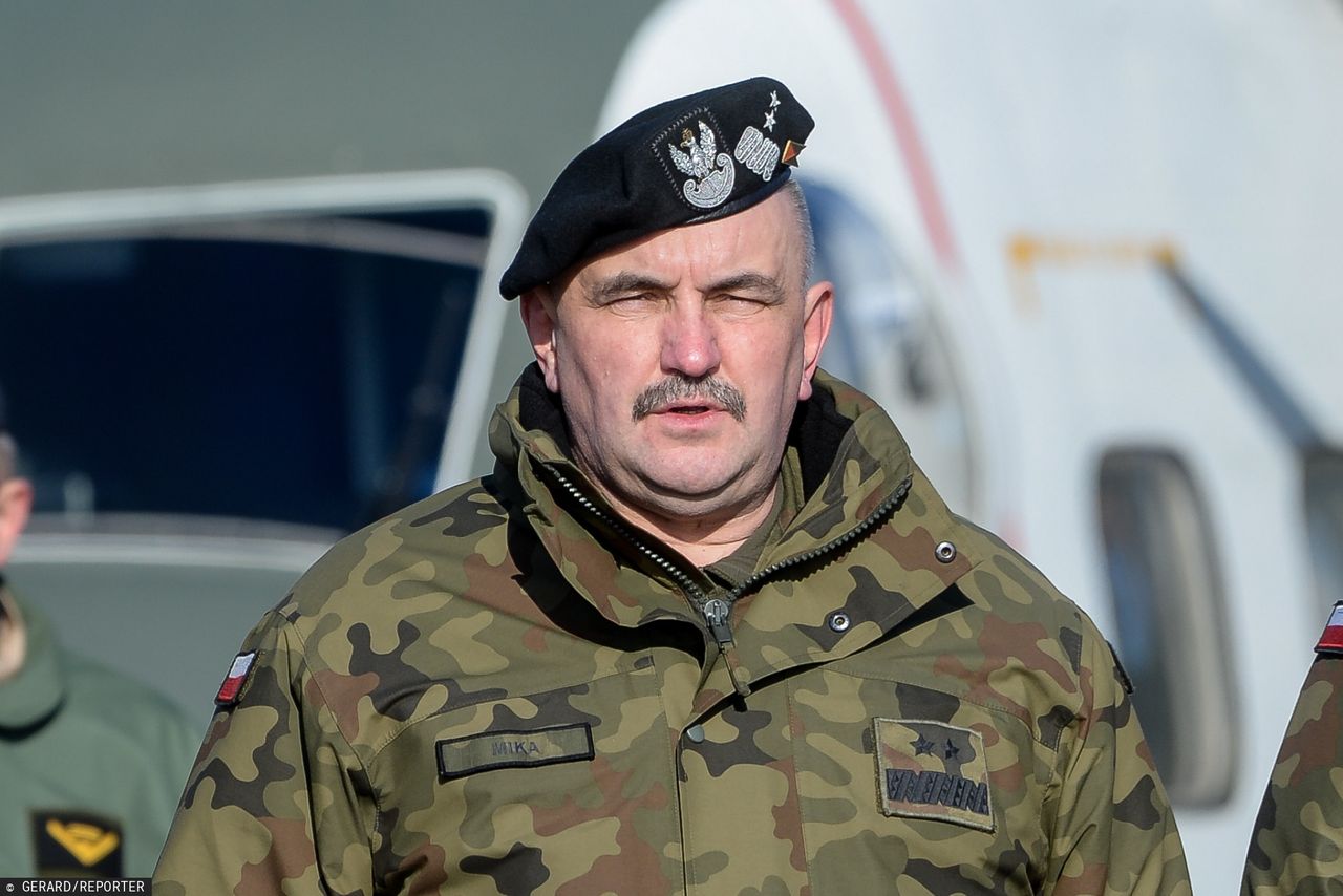 Koronawirus w Polsce. Zakażony SARS-CoV-2 gen. Jarosław Mika czuje się dobrze