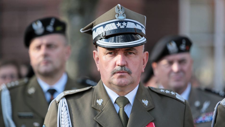 Koronawirus w Polsce. Gen. Jarosław Mika twierdzi, że czuje się "super"