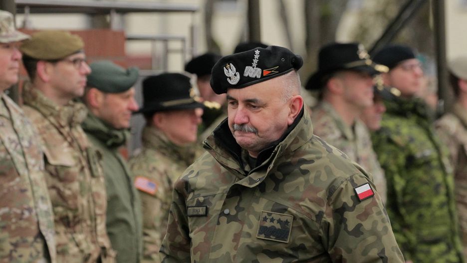 Koronawirus w Polsce. We wtorek wykryto 3 nowe przypadki w Polsce, m.in. u gen. Jarosława Miki