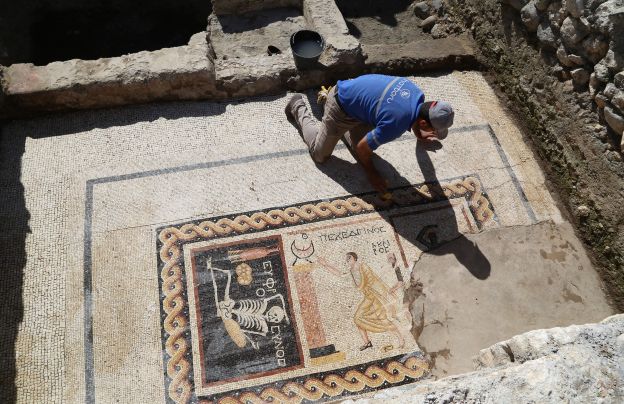 W Turcji archeolodzy odkryli mozaikę z napisem "Bądź radosny, ciesz się życiem"