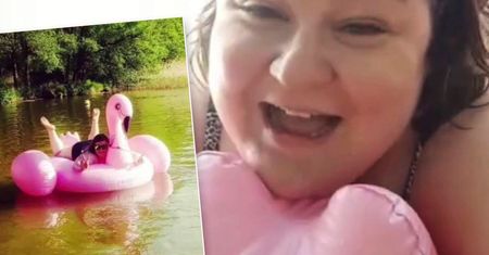 Dominika Gwit w stroju kąpielowym zabawia się dmuchanym flamingiem: „Kocham ten stan”