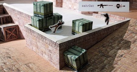Nie wiem, czy da się grać w papierowy Counter Strike, ale wygląda ślicznie