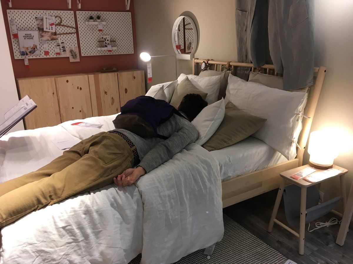 Nocleg w IKEA. Sklep zaskoczył podróżnych, którzy utknęli w Thurrock