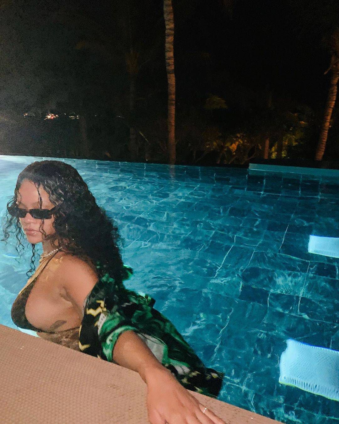 Rihanna w bikini