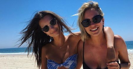 Emily Ratajkowski w za małym bikini. O krok od wpadki!