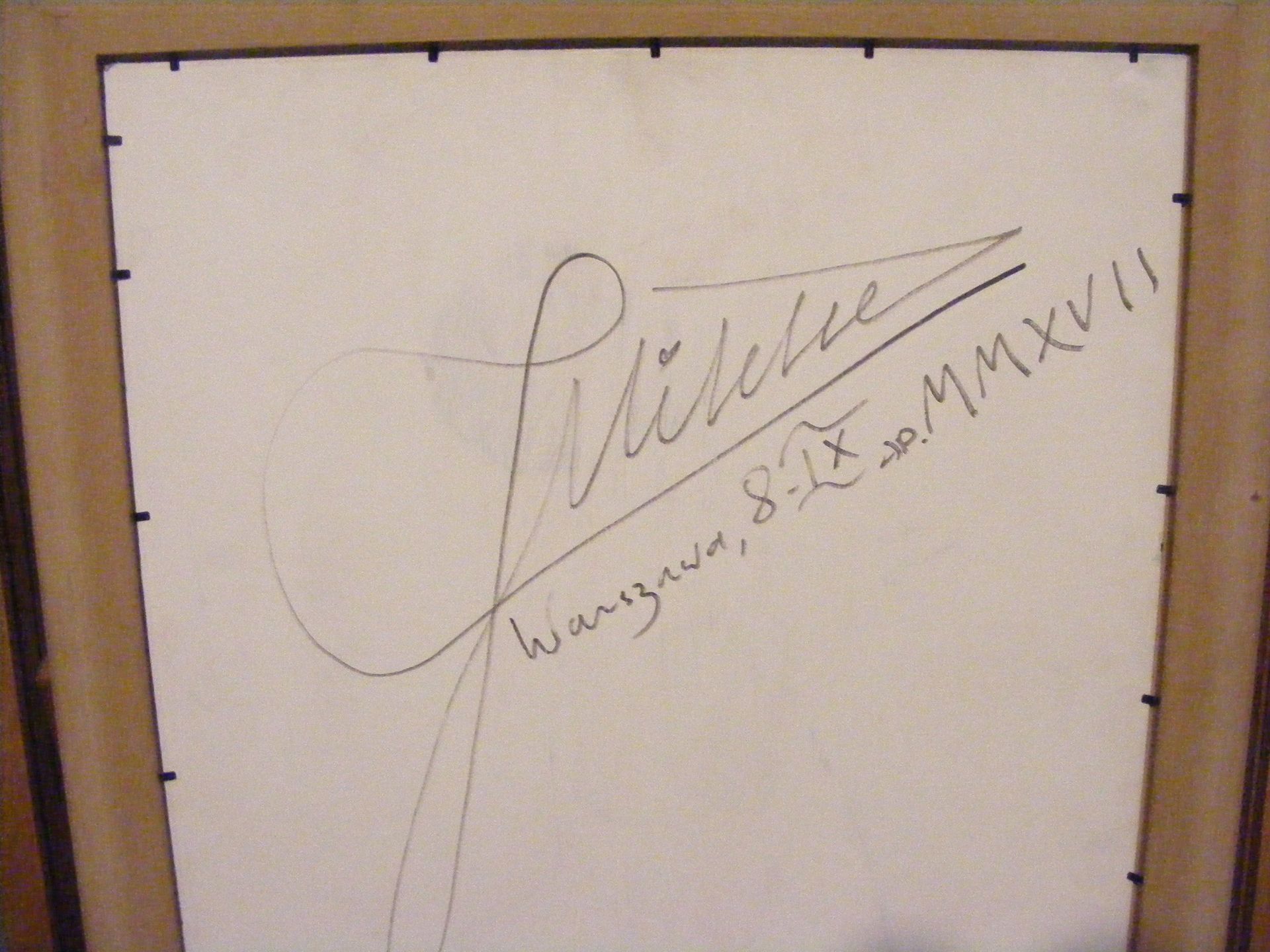 Sprzedawca wyjaśnia, że podpisał go sam Korwin-Mikke 