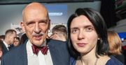 Dominika Korwin-Mikke: "Dajemy z mężem klapsy". Dla zwolenników Janusza Korwin-Mikkego jest królową