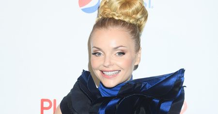 Izabella Miko zdecydowała się na oryginalną kreację i fryzurę