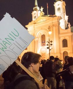 "Tylko nie mów nikomu". Kolejni pokrzywdzeni opisują swoje historie