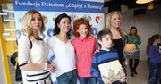 Lidia Kopania, Anna Jurksztowicz i Marika na świątecznym spotkaniu z dziećmi w fundacji "Zdążyć z pomocą"
