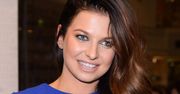 Anna Lewandowska w niebieskiej sukience i sportowych butach na koturnie