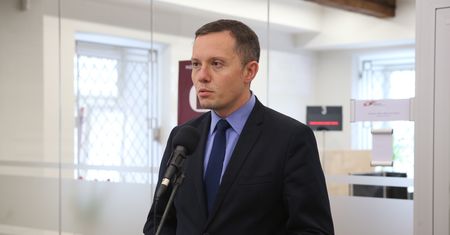 Nowy szef poczty rzucony na głęboką wodę. "Facet bez doświadczenia w prowadzeniu potężnej firmy"