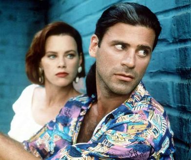 Rob Stewart: po kucyku i rozpiętej koszuli nie ma już śladu. Gwiazdor "Żaru tropików" skończył 57 lat