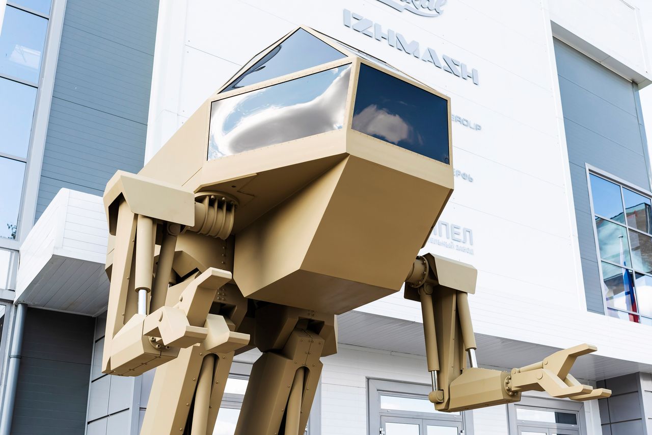 Nowy projekt Kałasznikowa. Wygląda jak robot z "Gwiezdnych wojen"